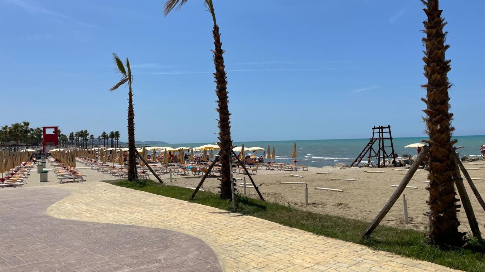 Family Beach 100 Square Metres Apartment Golem  Exterior photo